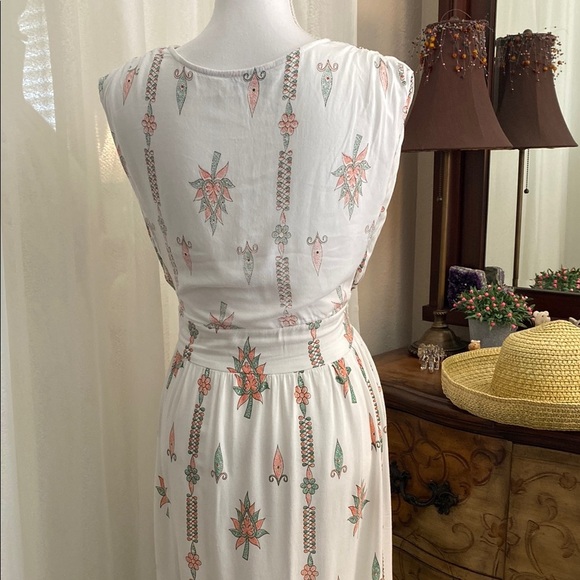 Cream V-Neck Sleeveless Resort Maxi Sundress - Picture 7 of 13